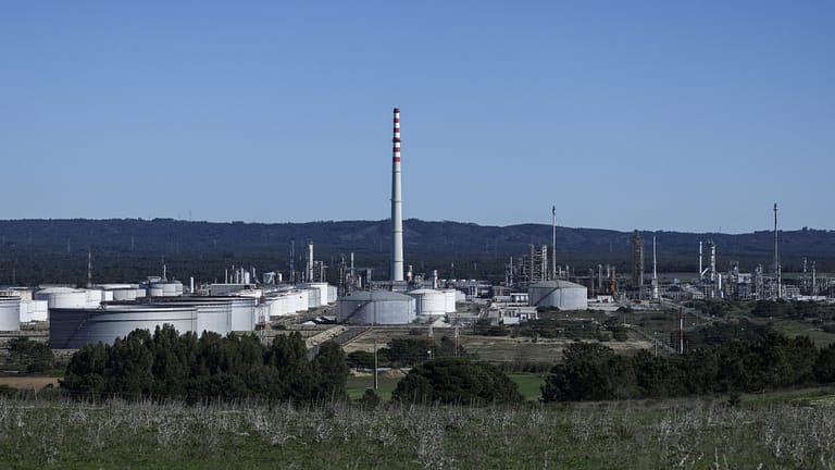 Manutenção numa fábrica da Refinaria de Sines leva a paragem de 50 dias