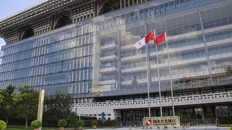 Bancos chineses querem angariar 66.138 milhões em emissões privadas