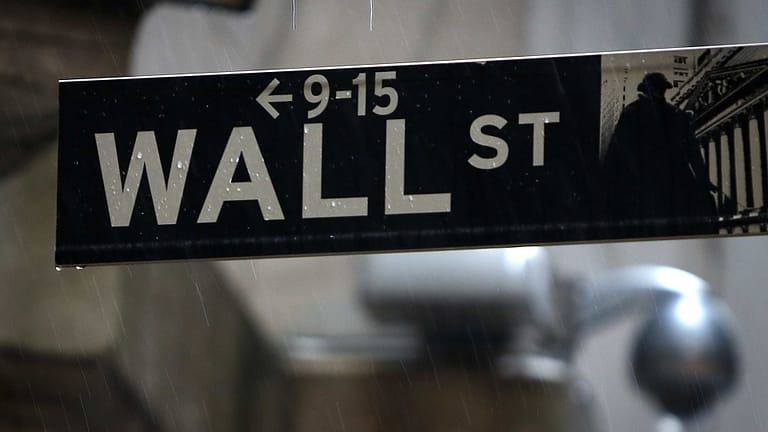 Wall Street encerra em alta com investidores a olhar para dados económicos