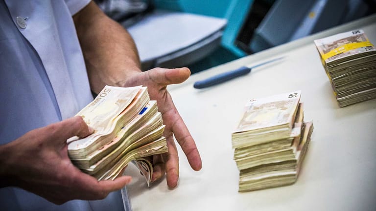 Banca está a devolver os 125 euros deduzidos indevidamente a reformados