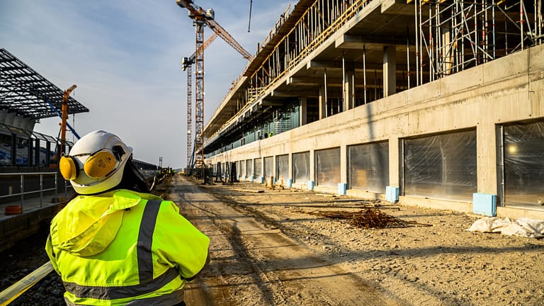 Contratos de empreitada de obras públicas até fevereiro sobem 70%