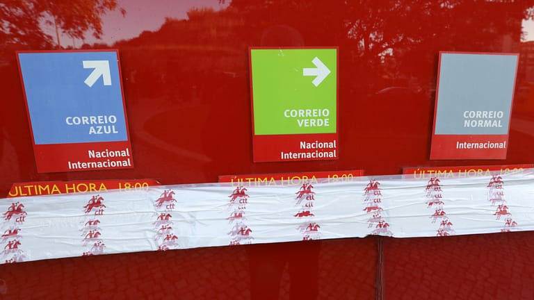 Bolsa de Lisboa fecha em alta com CTT a liderarem os ganhos