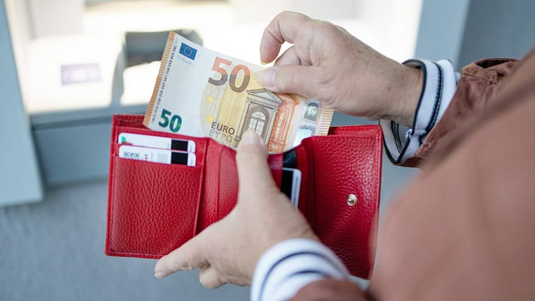 Taxa de juro dos certificados de aforro baixa em junho para 2,07%