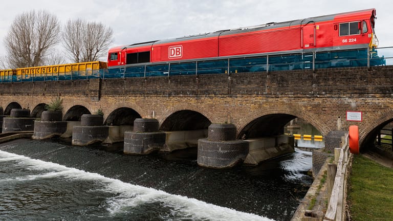 “Nova era”. Empresa ferroviária britânica regressa à propriedade pública