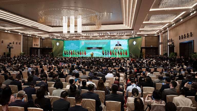 Cooperação económica com China depende de governos, alerta Fórum de Macau