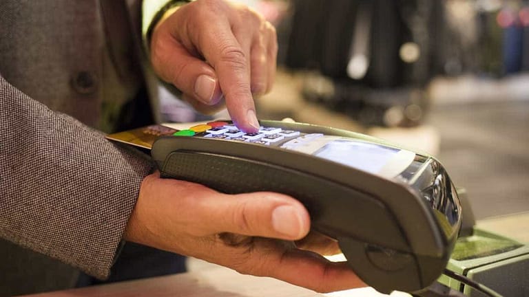 Paga compras no supermercado com cartão bancário? Cuidado com esta burla