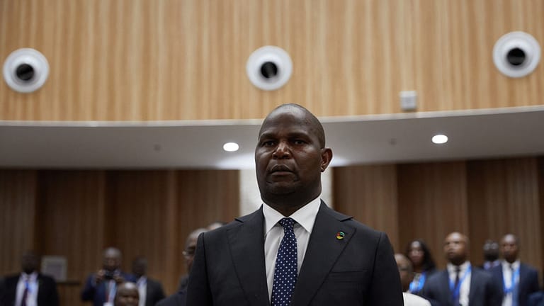 Moçambique vê relações “extraordinárias” com Portugal e afasta reparações