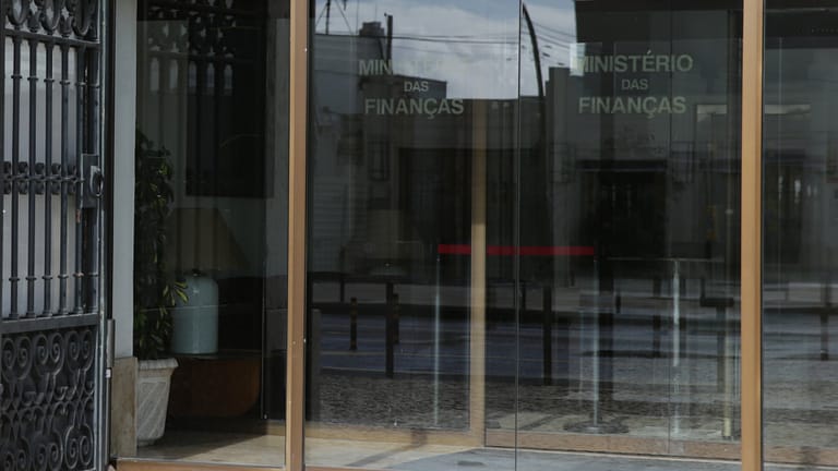 Equipas para rever despesa pública têm de ser criadas ainda este ano
