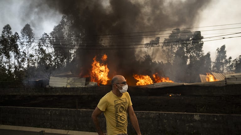 Grupos de risco devem abandonar zonas de incêndio, alerta pneumologista