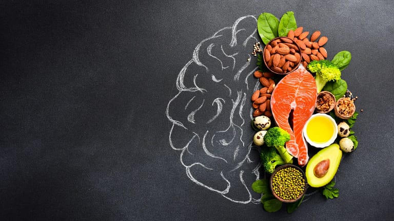 Sete alimentos recomendados por neurologistas para prevenir demência