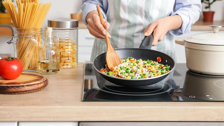 Do prato à sobremesa: Três receitas apetitosas para fazer com arroz Do prato à sobremesa: Três receitas apetitosas para fazer com arroz