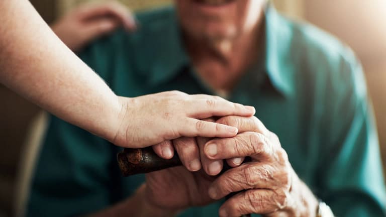 Alzheimer. Médica revela como prevenir e minimizar a progressão da doença