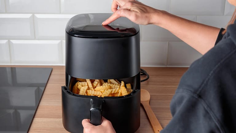 ‘Air fryer’. O erro comum que está a deixar a sua comida mole e sem graça