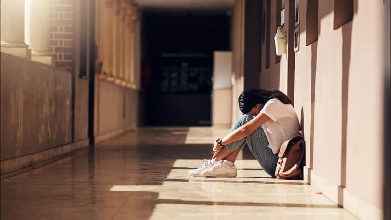Psicóloga alerta para aumento de autolesões entre os jovens