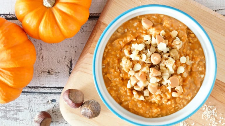 Delicie-se com esta receita de papas de aveia de laranja e abóbora