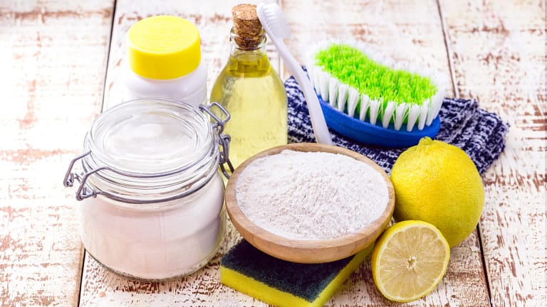 Cuidado! Nunca misture este produtos de limpeza com bicarbonato de sódio Cuidado! Nunca misture este produtos de limpeza com bicarbonato de sódio