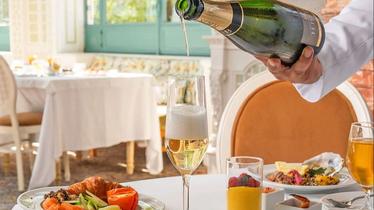 Champanhe à discrição? Tem de ir a este requintado brunch todos domingos