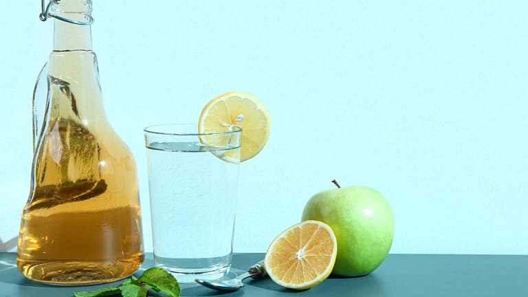 Vinagre de maçã vs água com limão: Qual a opção que traz mais benefícios?