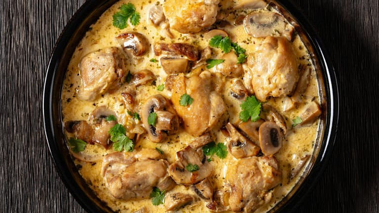 Uma sopa, um prato de frango e outro com camarão: 3 receitas com cerveja