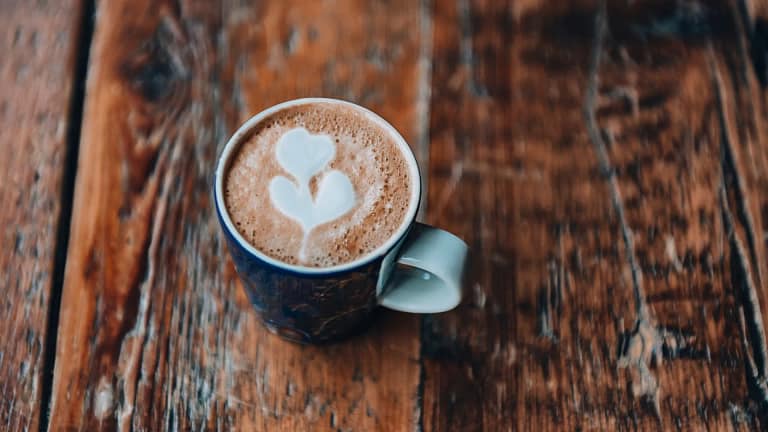 Junte isto ao seu café para melhorar o foco e a atenção (não é canela)