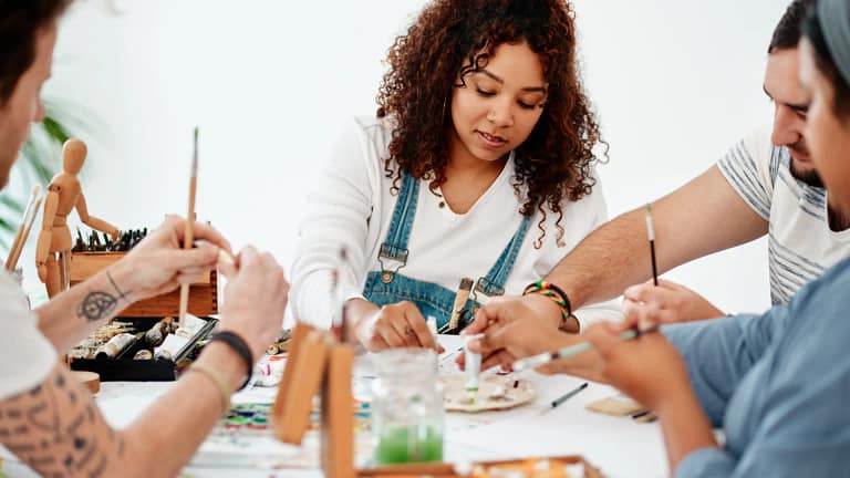 Largue os ecrãs! Estes 4 “hobbies analógicos” priorizam a saúde mental