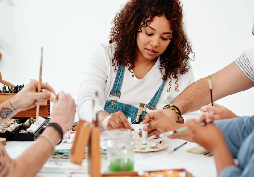 Largue os ecrãs! Estes 4 “hobbies analógicos” priorizam a saúde mental