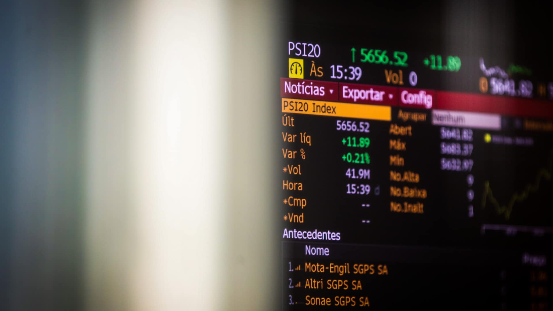 Bolsa de Lisboa sobe com ganhos de mais de 2% da EDP e REN após apagão Bolsa de Lisboa sobe com ganhos de mais de 2% da EDP e REN após apagão