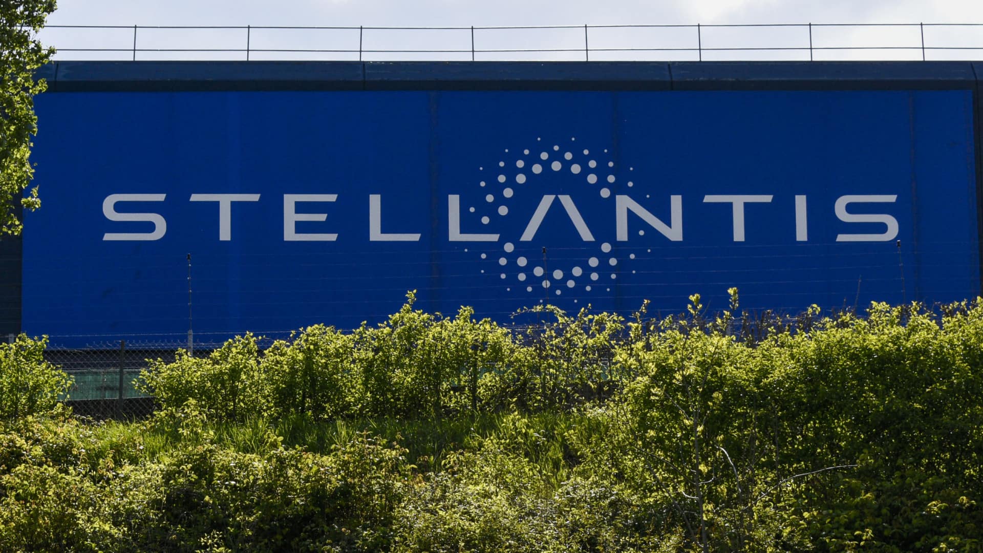 Acionistas da Stellantis aprovam pagamento de 23,1 milhões a ex-CEO