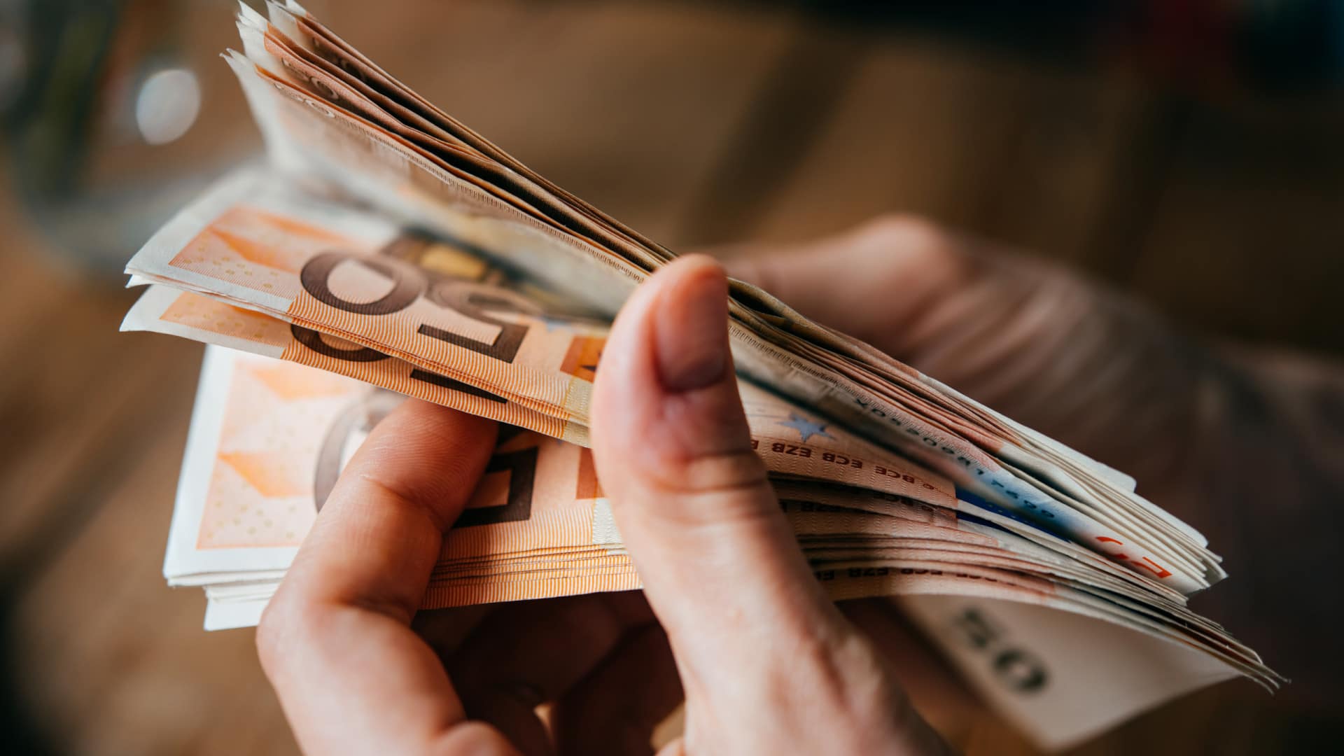 OE2025: Pagamentos em atraso aumentam para 627,8 milhões até maio OE2025: Pagamentos em atraso aumentam para 627,8 milhões até maio