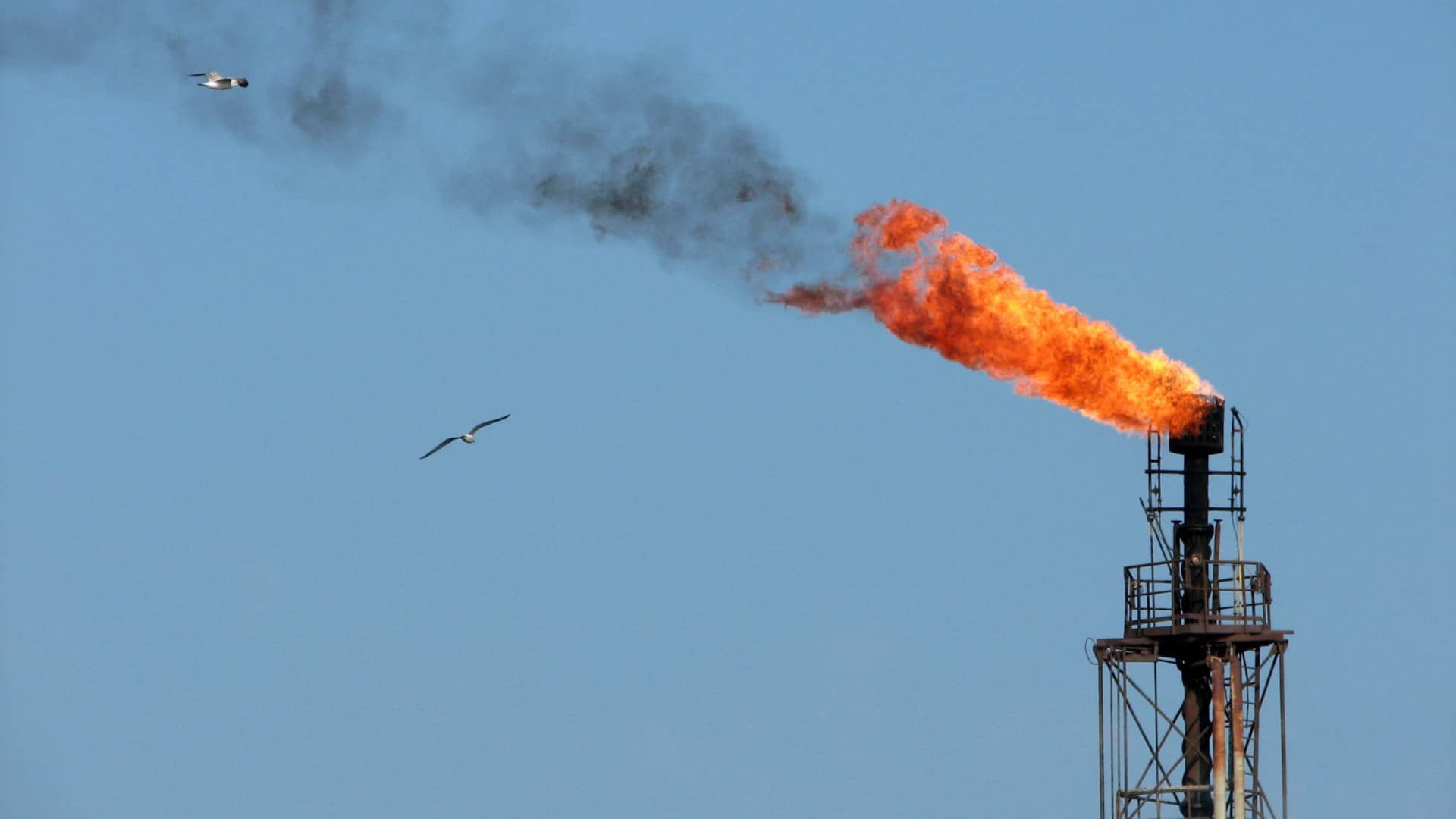 Oferta de barris de crude aumenta para 547 mil por dia